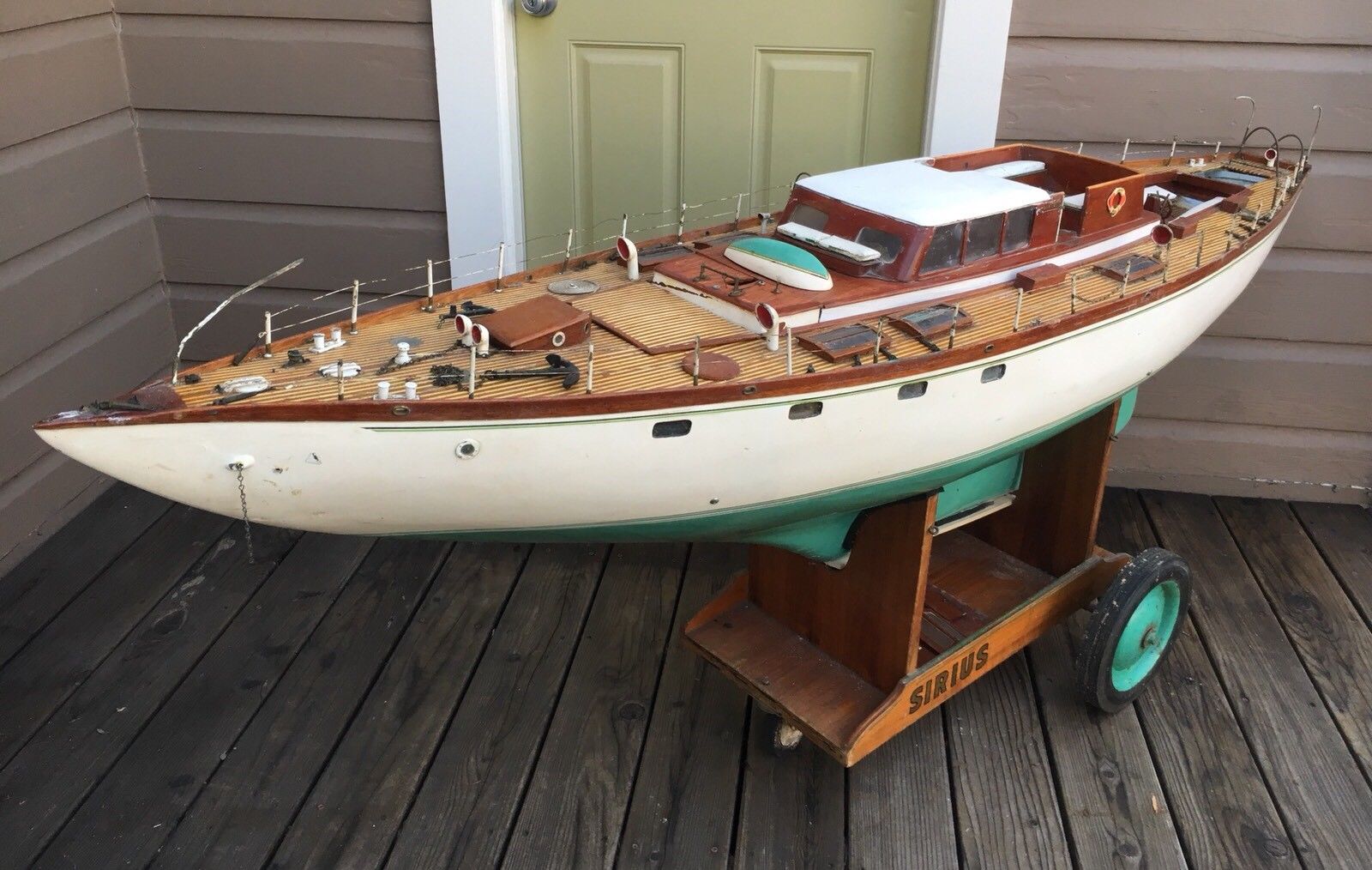 Top 5 des modèles de bateaux radio télécommandés les plus chers !